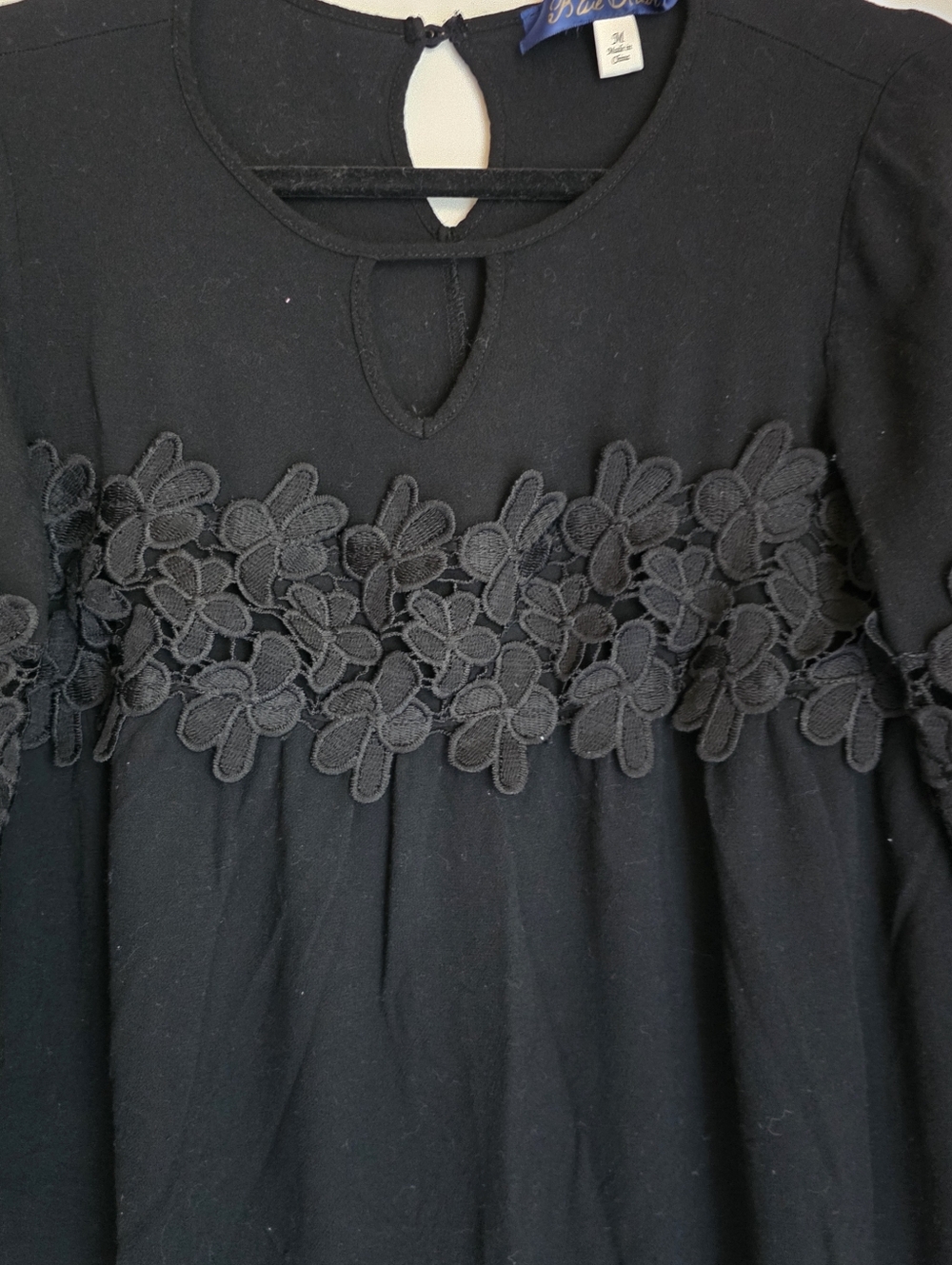 ☆ Blue Rain Black Gauze Top W/Crochet Floral Insets Size M - Picture 4 of 13